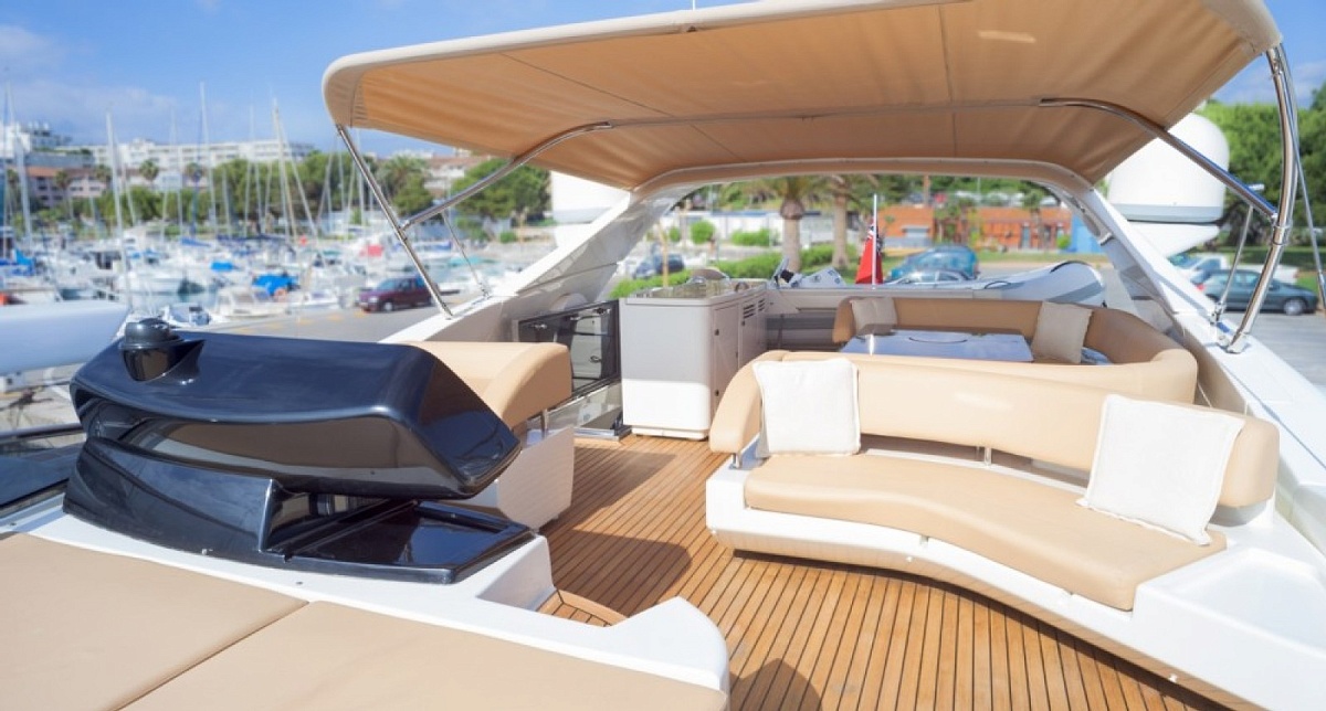 Аренда яхты RIVA 75 VENERE DOLCE MIA во Франции - флайбридж